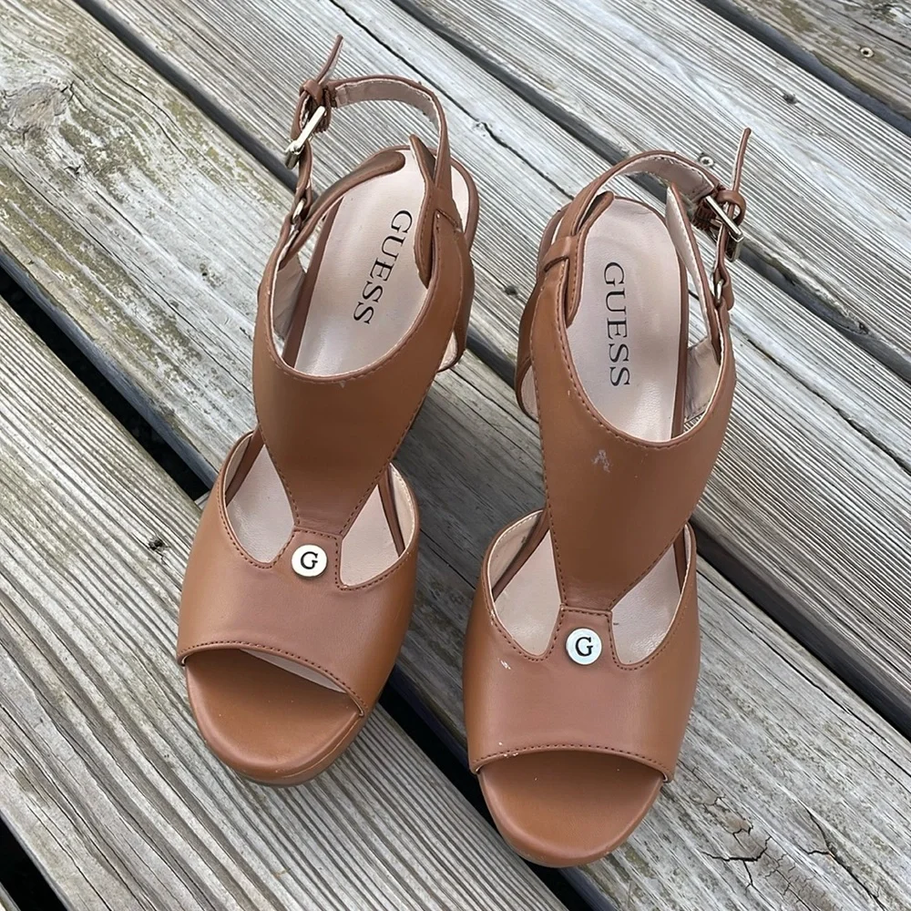 Guess wedges size 9